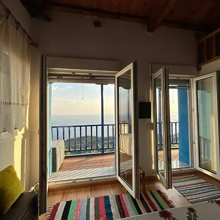 Semesterbostad Avgoustina's Glossa